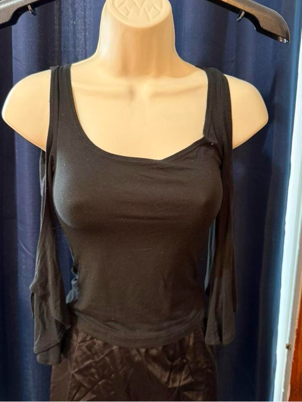 5-7-9 Y2K Black Women's Cold-Shoulder Tank Top, size Xs